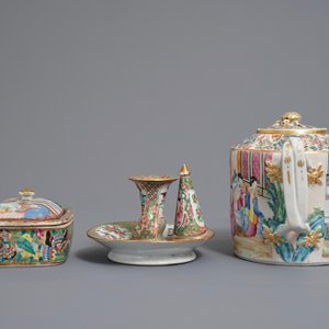 A Chinese Canton famille rose teapot, a candle holder and box and cover, 19th C. — 照片 5
