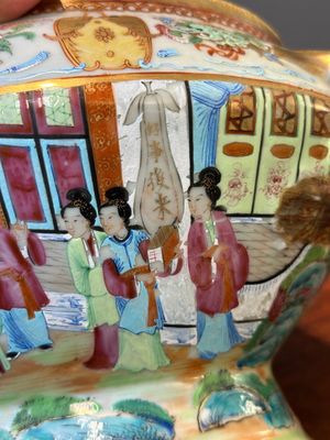 A Chinese Canton famille rose tureen and cover and a matching plate, 19th C. — 照片 26