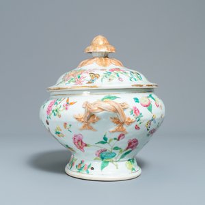 A Chinese Canton famille rose tureen and cover on stand, 19th C. — 照片 3