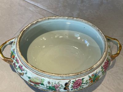 A Chinese Canton famille rose tureen and cover with narrative design, 19th C. — 照片 12