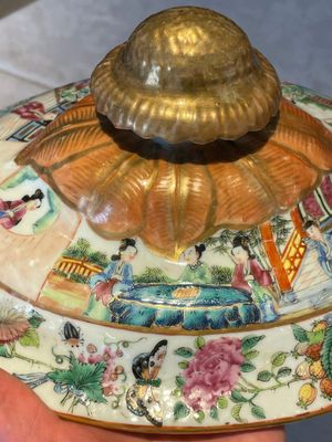 A Chinese Canton famille rose tureen and cover with narrative design, 19th C. — 照片 6
