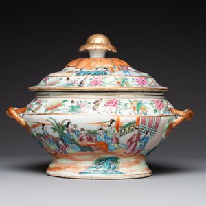 A Chinese Canton famille rose tureen and cover with narrative design, 19th C. — 照片 2