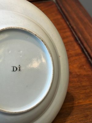 A Chinese Canton famille rose tureen with two compartments and a monogrammed plate, 19th C. — photo 8