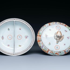 A Chinese Canton famille rose tureen with two compartments and a monogrammed plate, 19th C. — photo 4