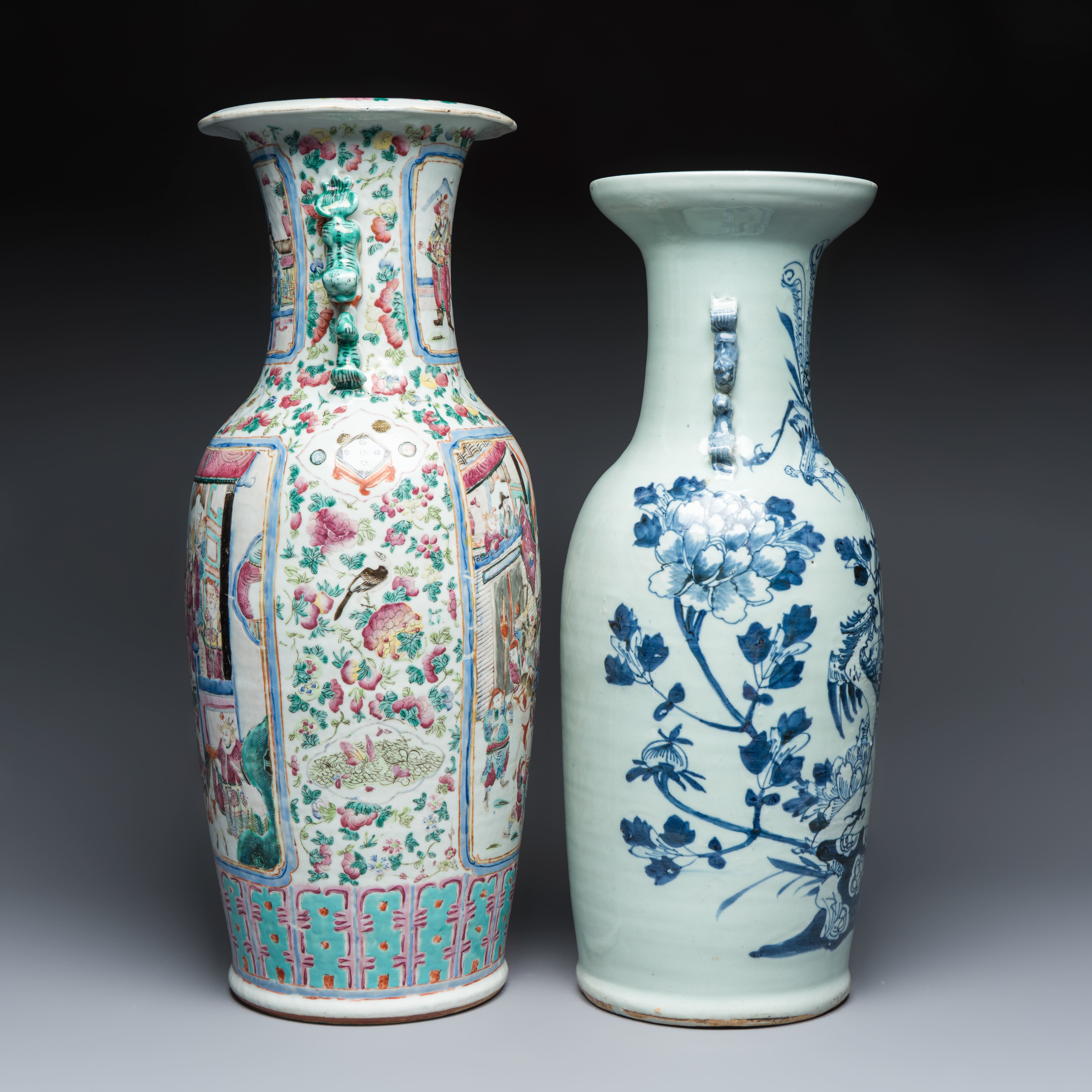 A Chinese Canton famille rose vase with narrative design and a blue and white 'Phoenix' vase — foto 5