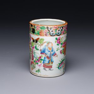 A Chinese Canton famille rose 'Wu Shuang Pu' brush pot, 19th C. — 照片 1