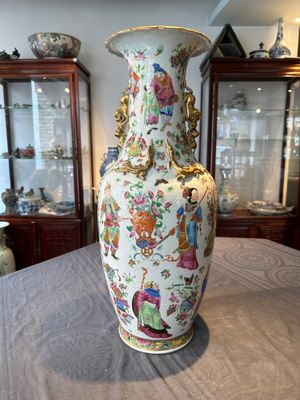 A Chinese Canton famille rose 'Wu Shuang Pu' vase, 19th C. — foto 1
