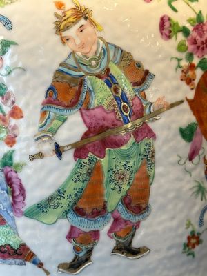 A Chinese Canton famille rose 'Wu Shuang Pu' vase, 19th C. — foto 11