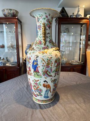 A Chinese Canton famille rose 'Wu Shuang Pu' vase, 19th C. — foto 2
