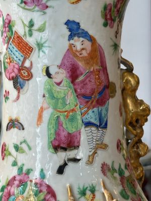 A Chinese Canton famille rose 'Wu Shuang Pu' vase, 19th C. — foto 7