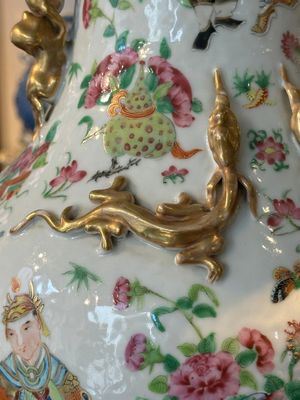 A Chinese Canton famille rose 'Wu Shuang Pu' vase, 19th C. — foto 8