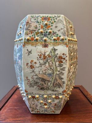 A Chinese Canton famille verte garden seat with figurative design, 19th C. — photo 5