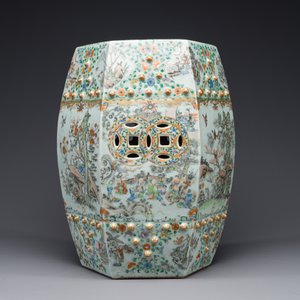 A Chinese Canton famille verte garden seat with figurative design, 19th C. — photo 3