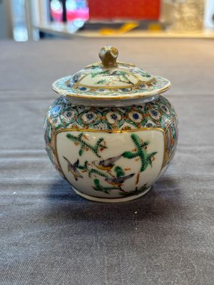 A Chinese Canton famille verte three-piece tea service and three vases, 19th C. — 照片 36