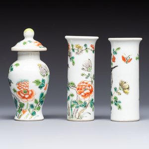A Chinese Canton famille verte three-piece tea service and three vases, 19th C. — 照片 11