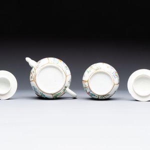 A Chinese Canton famille verte three-piece tea service and three vases, 19th C. — 照片 9
