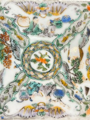 A Chinese Canton famille verte tile, 19th C. — foto 6