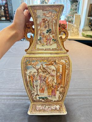 A Chinese Canton gilt-decorated famille rose covered vase with mandarin design, Qianlong — photo 4