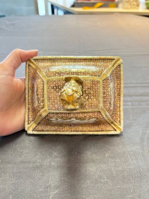 A Chinese Canton gilt-decorated famille rose covered vase with mandarin design, Qianlong — photo 8