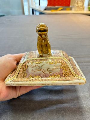 A Chinese Canton gilt-decorated famille rose covered vase with mandarin design, Qianlong — photo 9
