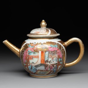 A Chinese Canton gilt-decorated famille rose 'go players' teapot, Yongzheng — photo 1