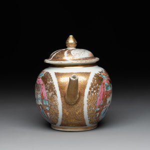 A Chinese Canton gilt-decorated famille rose 'go players' teapot, Yongzheng — photo 2