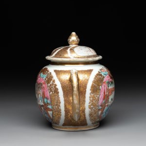 A Chinese Canton gilt-decorated famille rose 'go players' teapot, Yongzheng — photo 4