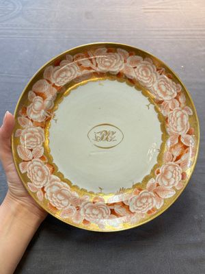 A Chinese Canton gilt-iron-red monogrammed dish and a plate, 18th C. — 照片 3