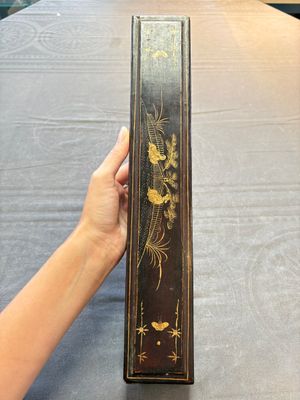 A Chinese Canton gilt-lacquered and painted paper fan with its original box, 19th C. — photo 1