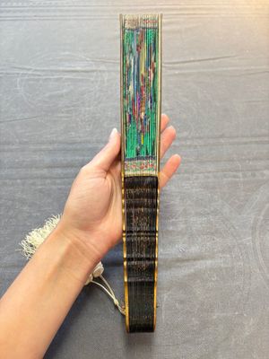 A Chinese Canton gilt-lacquered and painted paper fan with its original box, 19th C. — photo 9