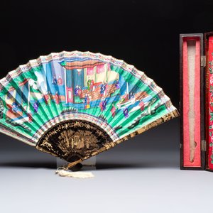 A Chinese Canton gilt-lacquered and painted paper fan with its original box, 19th C. — photo 1