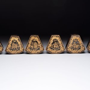 A Chinese Canton gilt-lacquered box and cover, incl. mother-of-pearl accessories, 19th C. — photo 8