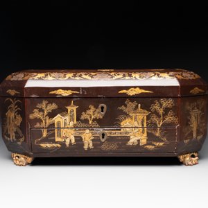 A Chinese Canton gilt-lacquered casket and an ancestral tablet of paiwei 牌位, 19th C. — photo 5