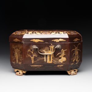 A Chinese Canton gilt-lacquered casket and an ancestral tablet of paiwei 牌位, 19th C. — photo 6