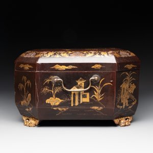 A Chinese Canton gilt-lacquered casket and an ancestral tablet of paiwei 牌位, 19th C. — photo 8