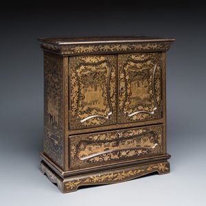 A Chinese Canton gilt-lacquered miniature cabinet on a stand — photo 1