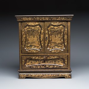 A Chinese Canton gilt-lacquered miniature cabinet on a stand — photo 3