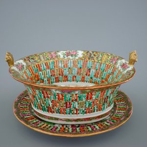 A Chinese Canton rose medallion pierced basket on stand, 19th C. — 照片 1