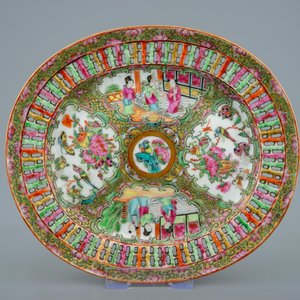 A Chinese Canton rose medallion pierced basket on stand, 19th C. — 照片 2