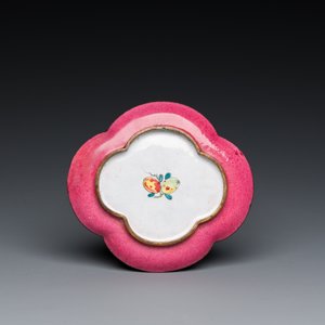 A Chinese Canton spice box and a four-lobed dish, Yongzheng/Qianlong — photo 3