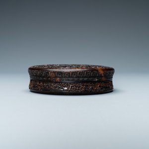 A Chinese Canton tortoise veneer covered box, 19th C. — 照片 5