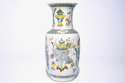 A Chinese Canton verte vase with incense burners, 19th C.