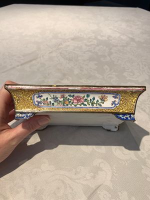 A Chinese Canton yellow-ground enamel rectangular jardinière with floral design, Qianlong — photo 4