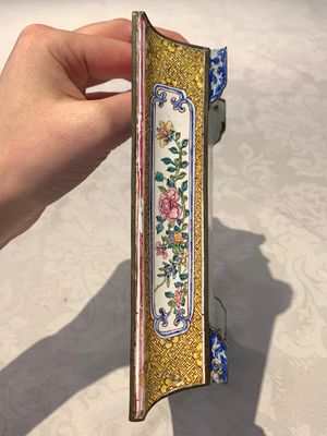 A Chinese Canton yellow-ground enamel rectangular jardinière with floral design, Qianlong — photo 10