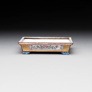 A Chinese Canton yellow-ground enamel rectangular jardinière with floral design, Qianlong — photo 2