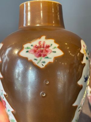 A Chinese capucin-brown-ground famille rose garniture of five vases with floral design, Qianlong — photo 19