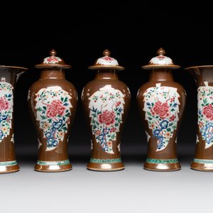 A Chinese capucin-brown-ground famille rose garniture of five vases with floral design, Qianlong — photo 1