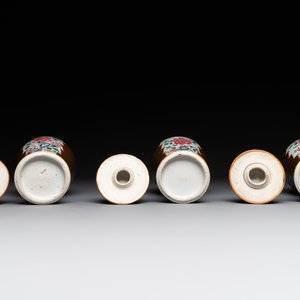 A Chinese capucin-brown-ground famille rose garniture of five vases with floral design, Qianlong — photo 4