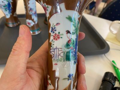A Chinese capucin-brown-ground famille rose garniture of five vases with 'Xi Xiang Ji' design, Yongzheng — photo 2