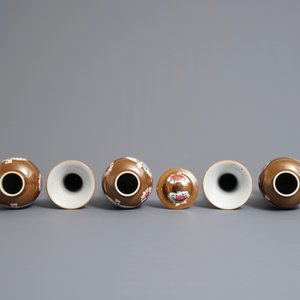 A Chinese capucin ground famille rose five-piece garniture with floral design, Qianlong — 照片 5